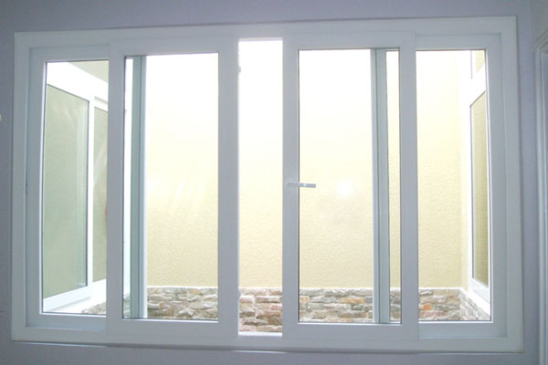 Cửa sổ mở trượt 4 cánh uPVC